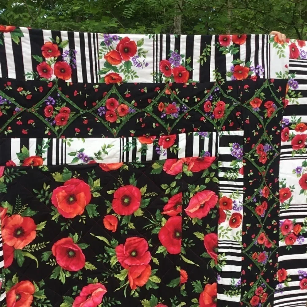 NWT. Hand Crafted Gorgeous Poppies Large Quilt